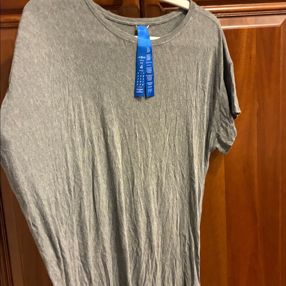 2 Kit & Ace tops: gray asymmetrical shirt + black short sleeve tshirt - Picture 3 of 8